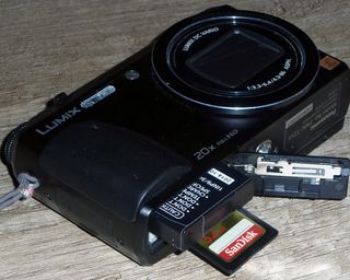 Panasonic Lumix DMC-TZ55 C. Zahn - Digitalkamera-Museum