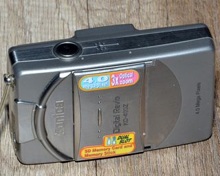 Konica Digital Revio KD-400Z C. Zahn - Digitalkamera-Museum