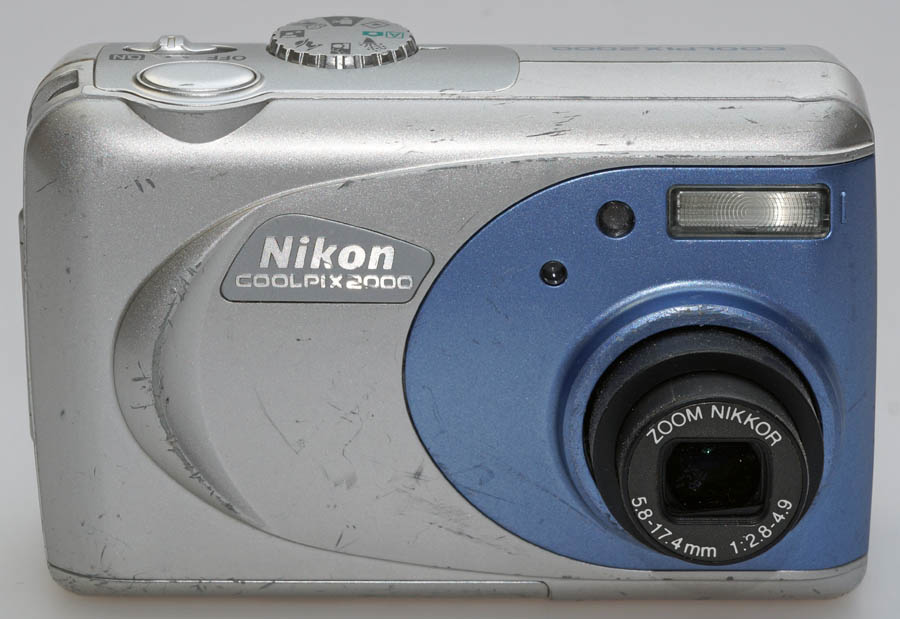Canon PowerShot A200 Nikon Coolpix 2000 DigitalkameraMuseum